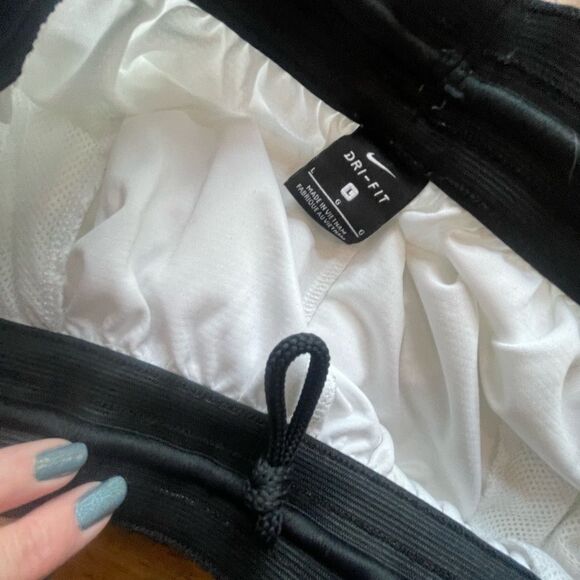 Nike White & Black Shorts! - Picture 5 of 7